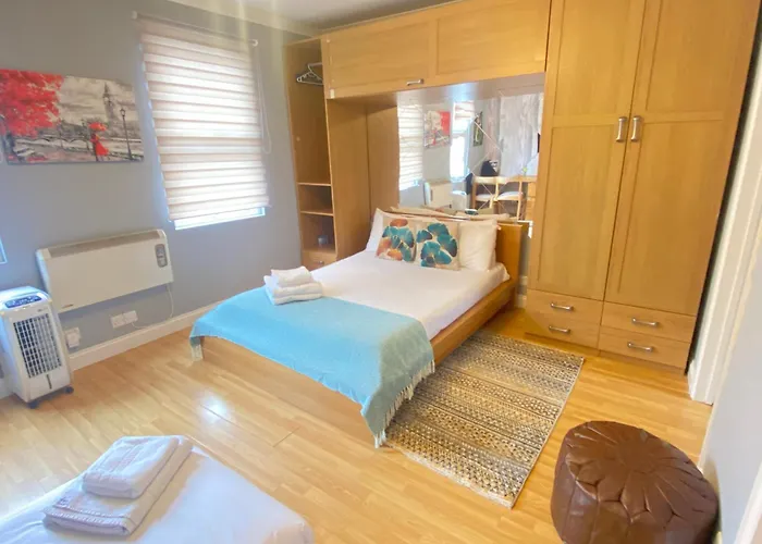 City Centre Chic Apartment In London